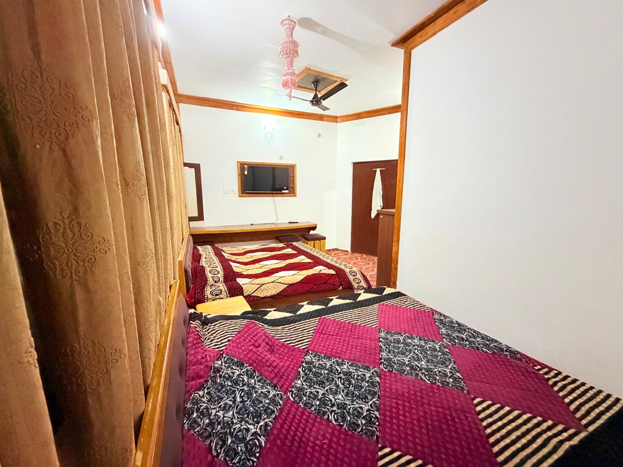 Family Room with 2 King Beds